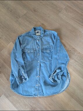 Universal Thread Light Blue Denim Button-Down Shirt